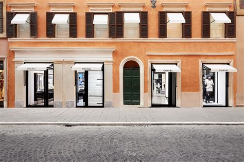 negozio chanel roma piazza di spagna|CHANEL RIAPRE LE PORTE DELLA SUA PRIMA BOUTIQUE .